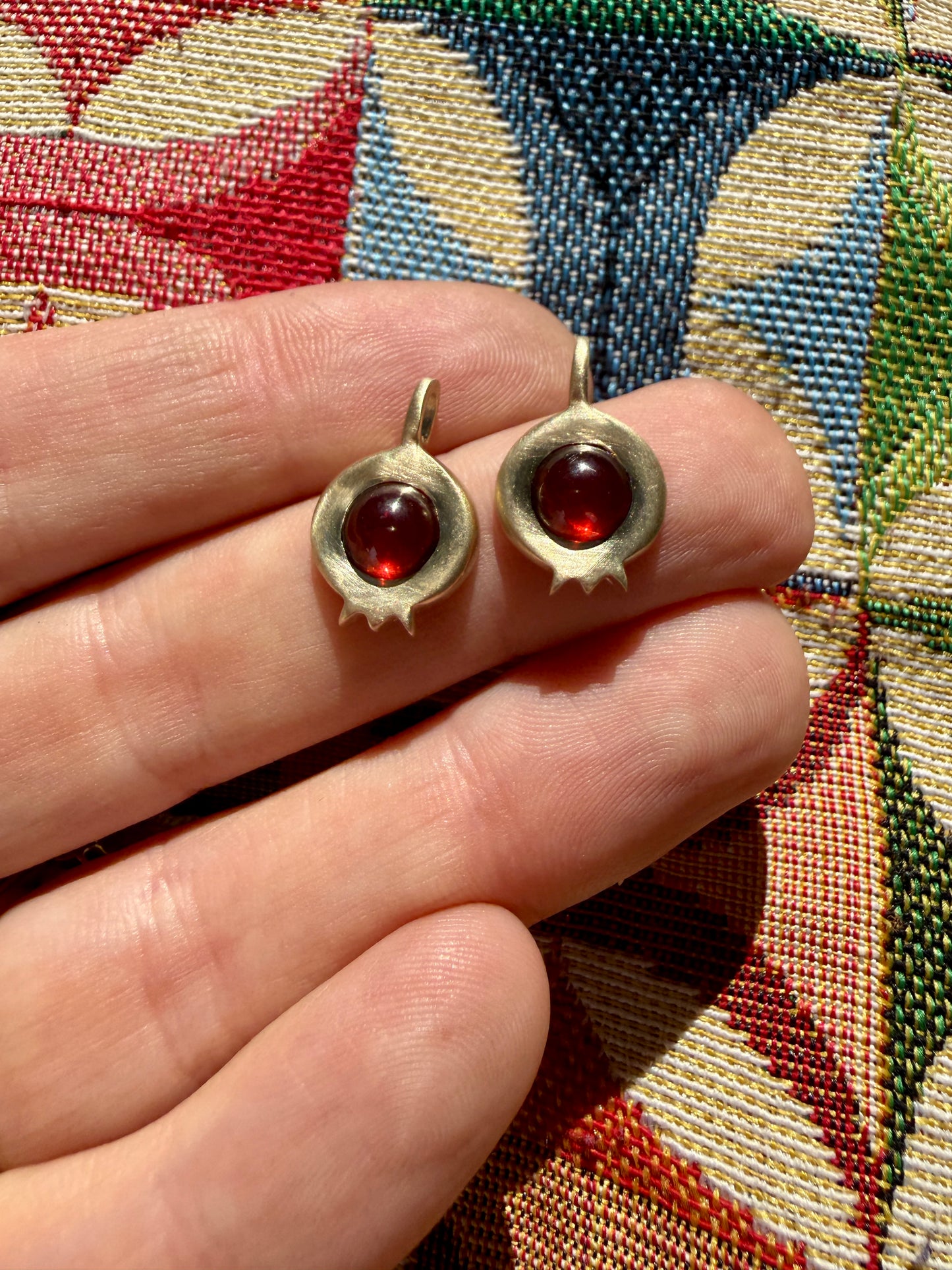 Petite Pom Charm - August Birthday Drop